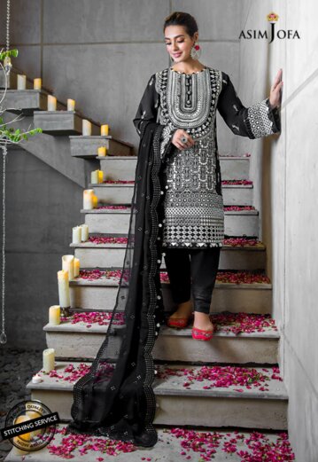 Iqra aziz wearing black and white chikankari suit
