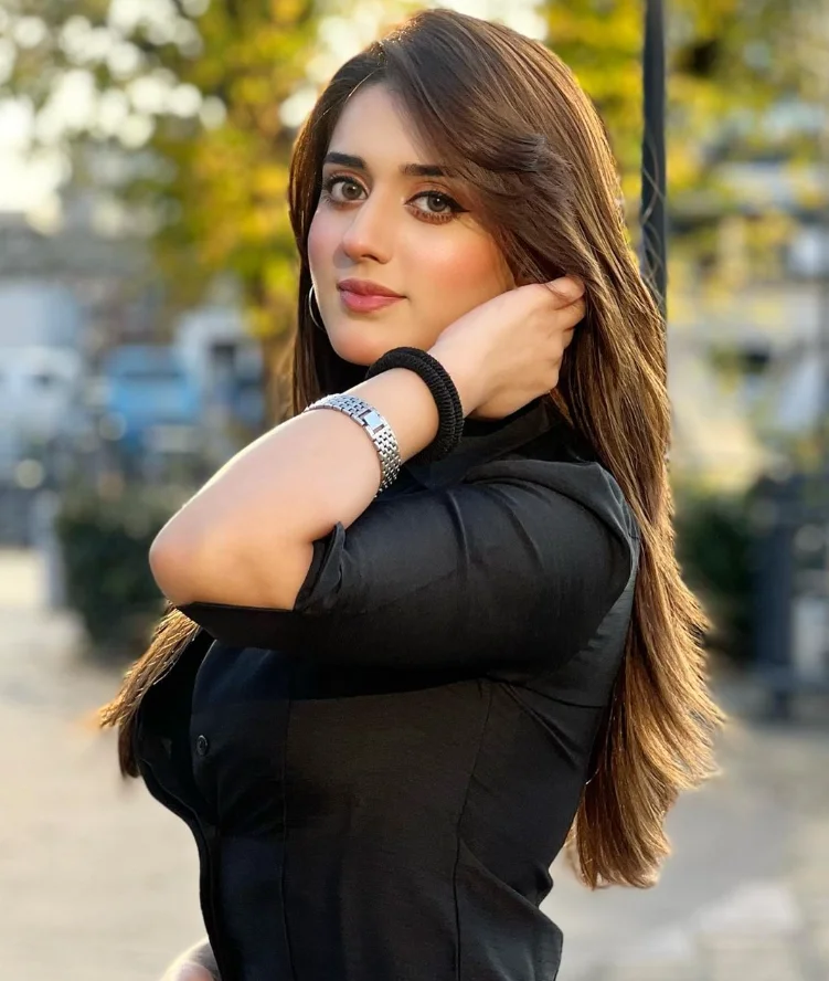 Jannat Mirza black shirt