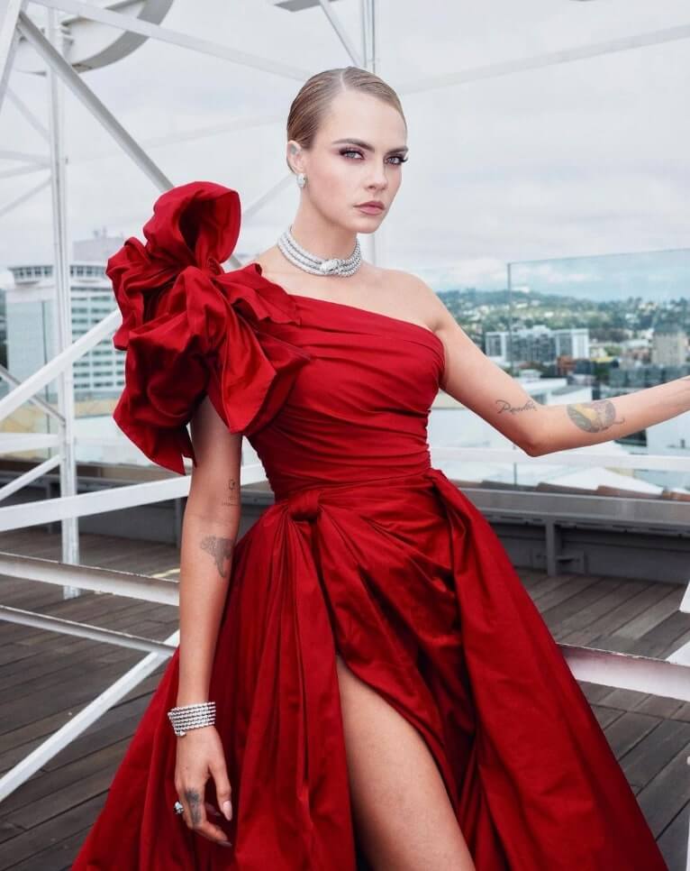 Cara Delevingne shines in the regal red gown at Oscars