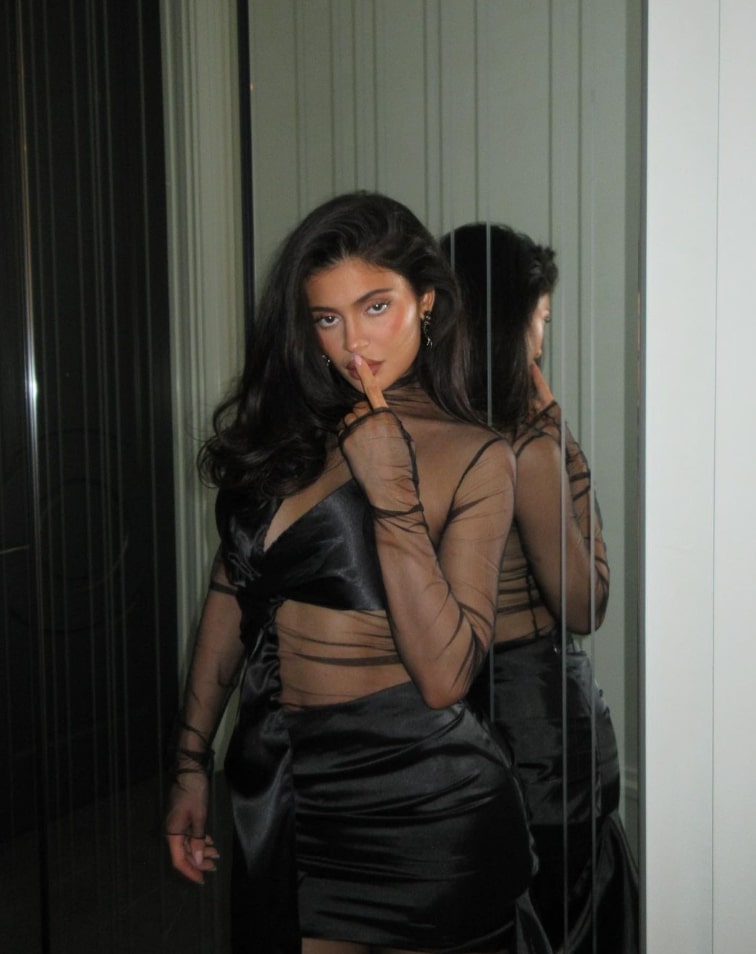 Kylie Jenner sets the internet on fire in the mini black dress