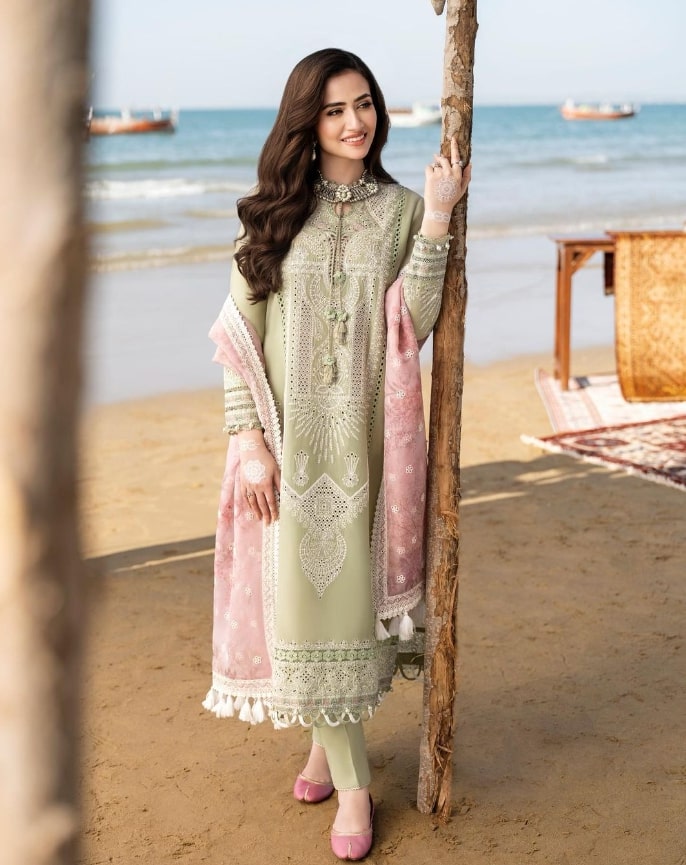 Sana Javed posed for Jazmin in their refreshing summer collection